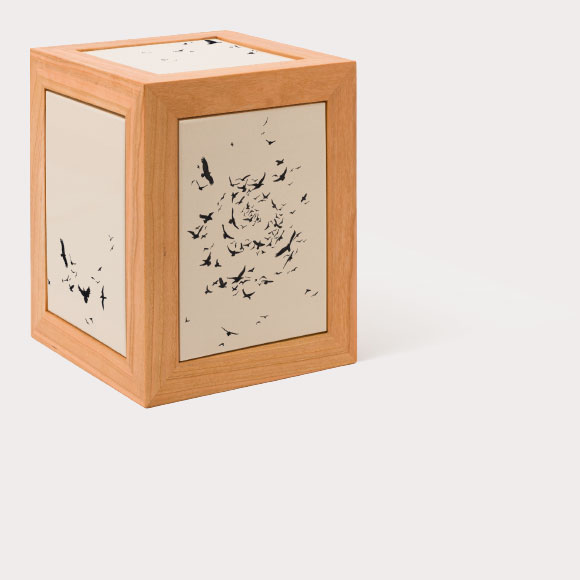 arca - Box in legno di ciliegio, motivo „stormo di uccelli”